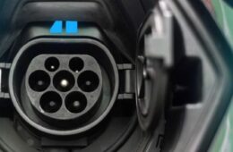 Is the Future Electric? Comparing EVs to Petrol Vehicles